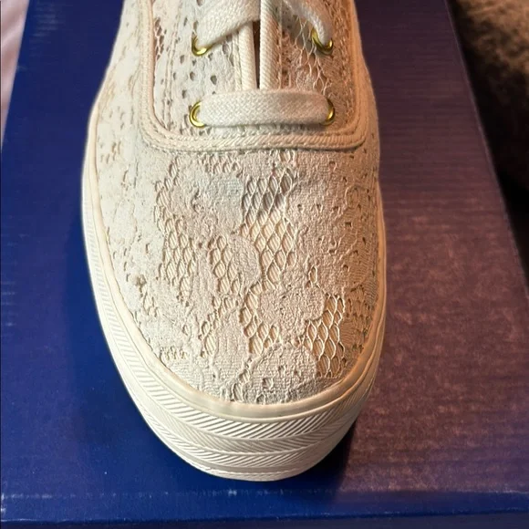 Keds White Cream Sneakers Classic Canvas Style - Picture 2 of 6